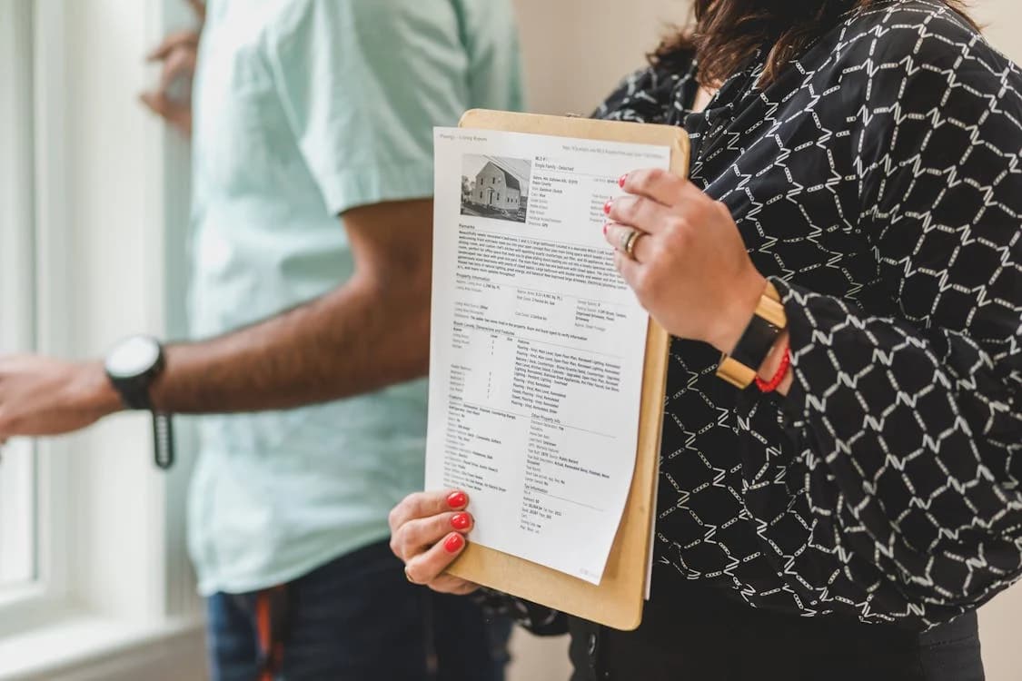 Historische Marketingstrategien in der Immobilienbranche – Fokus Kund:innenakquise